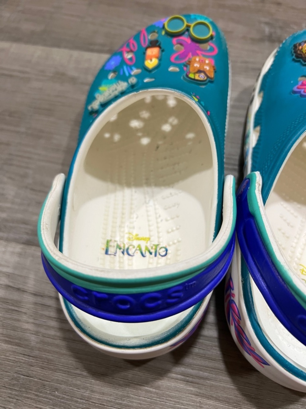 CROCS Disney Encanto size J2 - Picture 7 of 11
